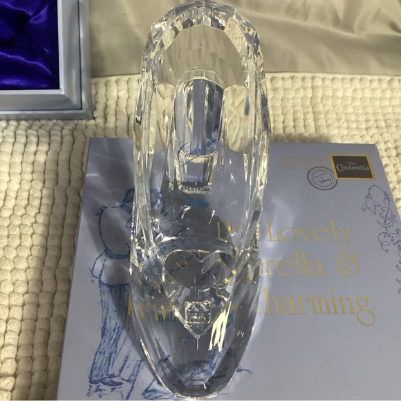 SPECTRUM Disney Cinderella Glass Slipper Makeup Brush Holder with 7pc Brush Set - Picture 8 of 12